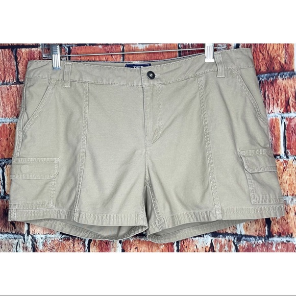 The North Face Khaki Beige Size 10 Shorts Cargo - Picture 1 of 3